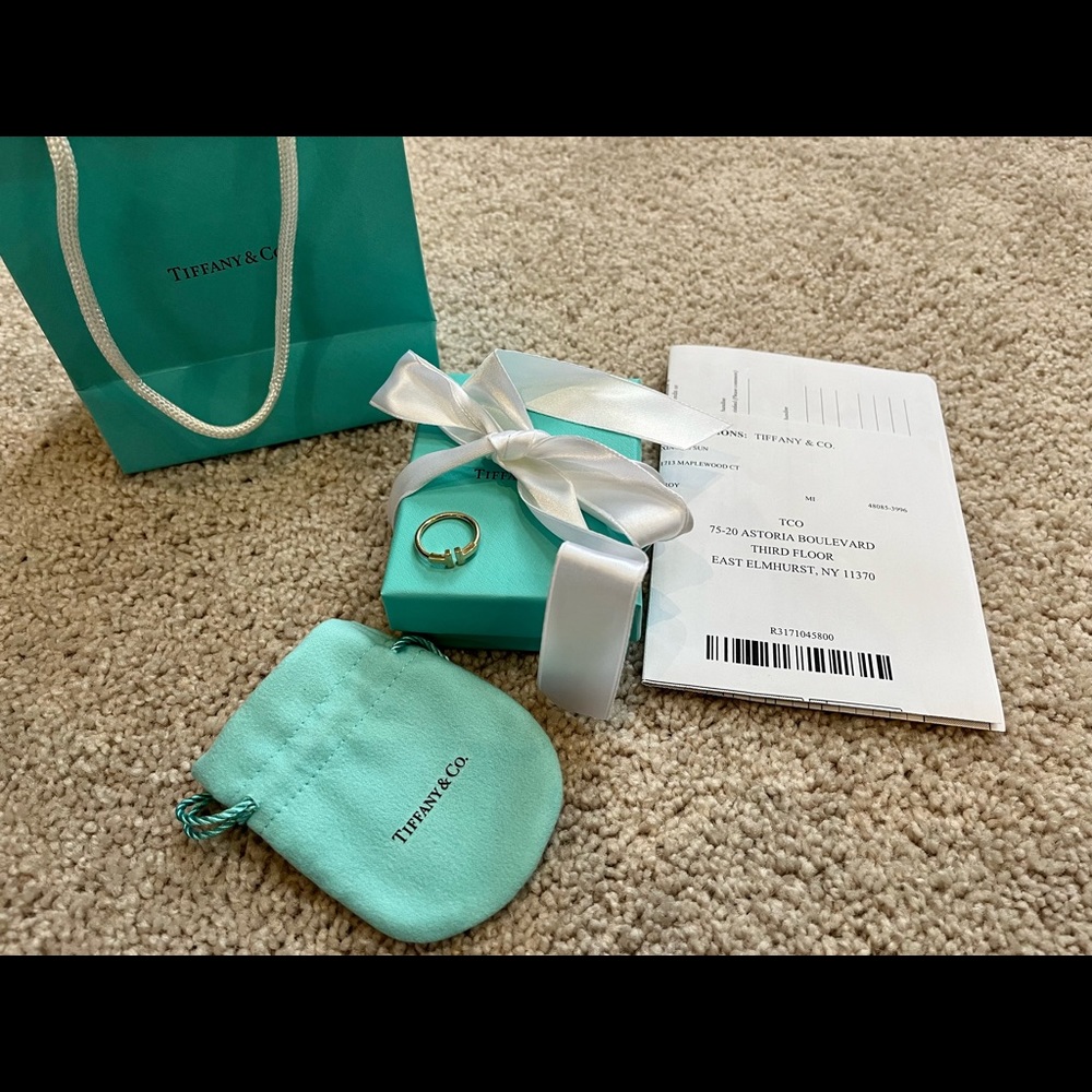 Tiffany T Wire Ring in 18K Rose Gold, Size 6